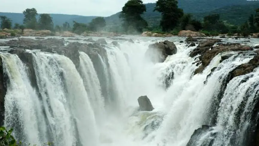 Hogenakkal waterfalls