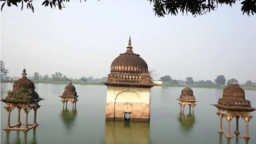 Rani Ka Talab And Shiv Mandir