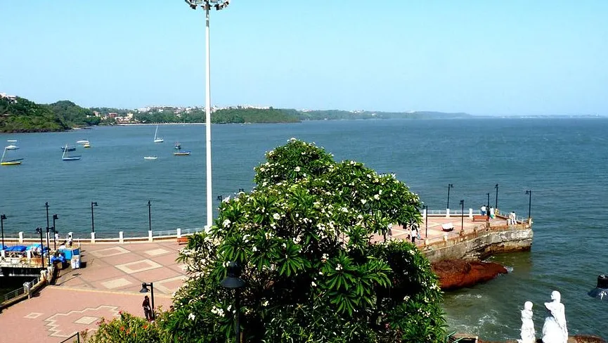 Dona Paula Beach