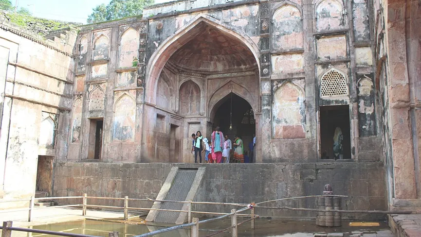 Nilkanth Palace Shiva Temple