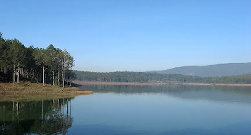 Tuyen Lam Lake