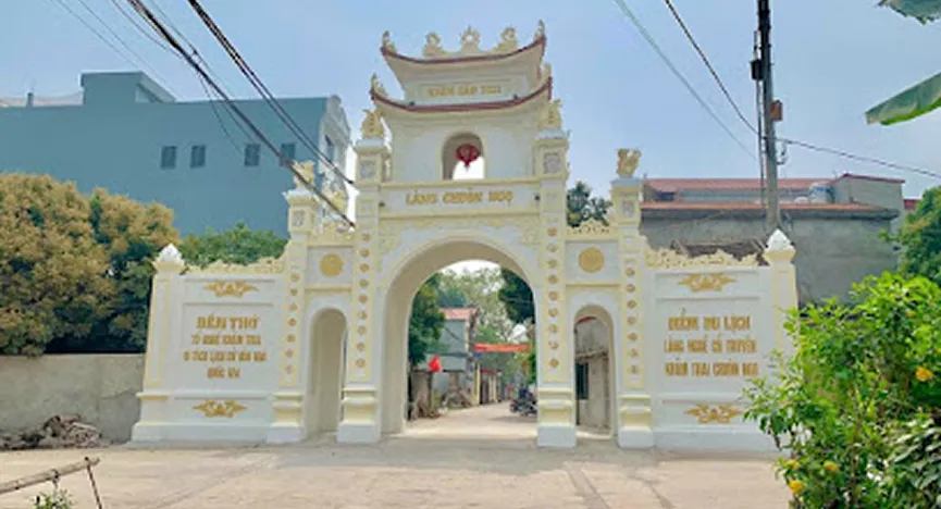 Chuon Ngo village gate