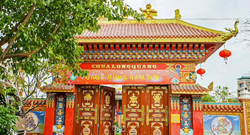 Long Quang Pagoda