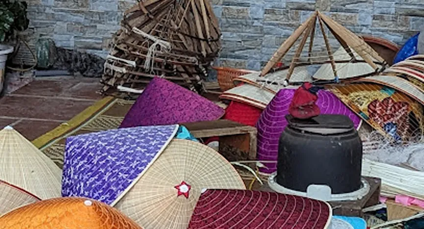 Sewing conical hats in Tri Le style