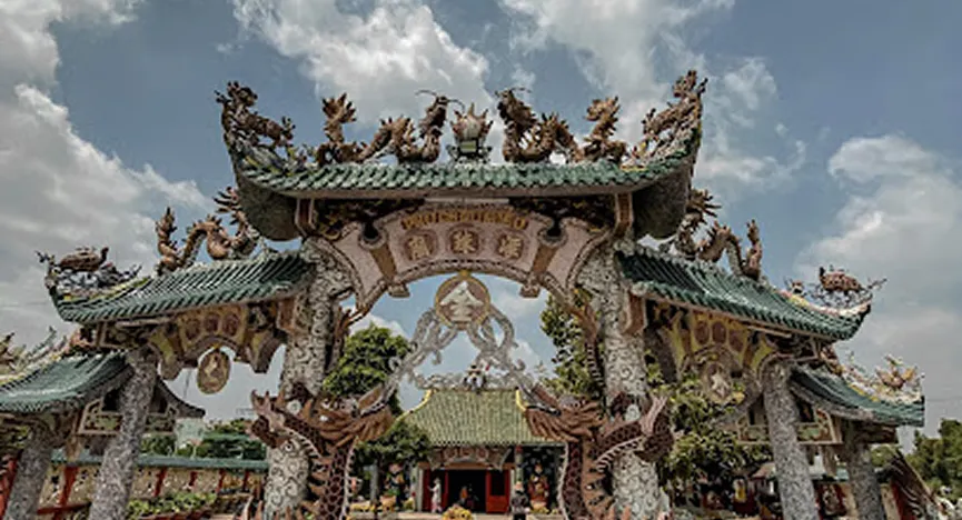 Phu Chau Temple