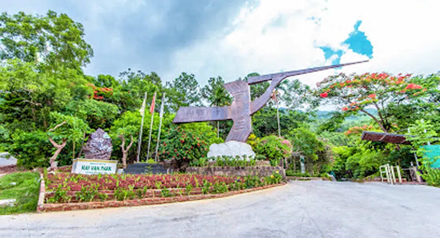 Suoi Luong  Hai Van Park