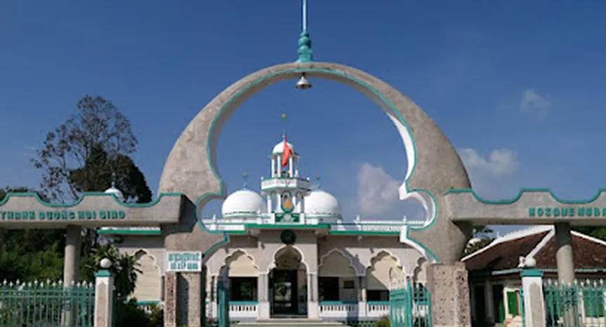 Tan Chau Phong Cham Village