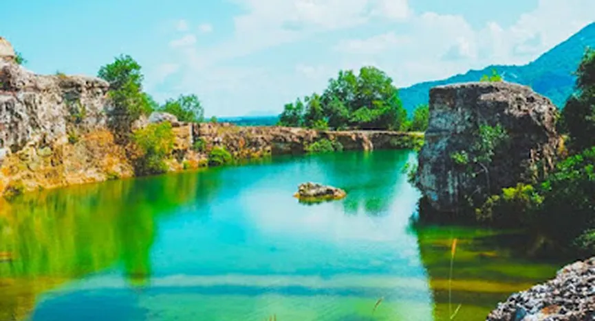 Ta Pa Hill Stone Lake