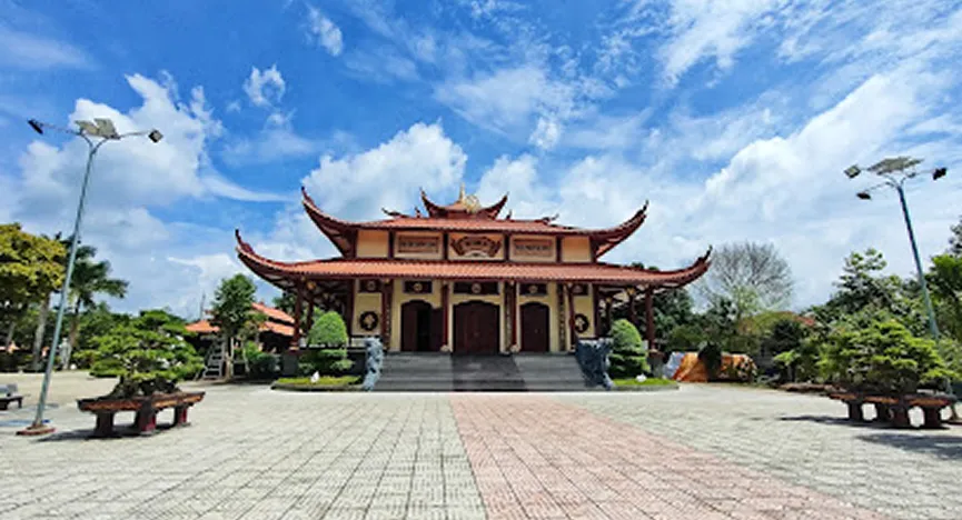 Chanh Giac Pagoda  Suoi Rao