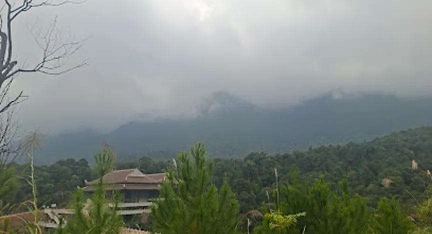 Western Yen Tu hiking trail